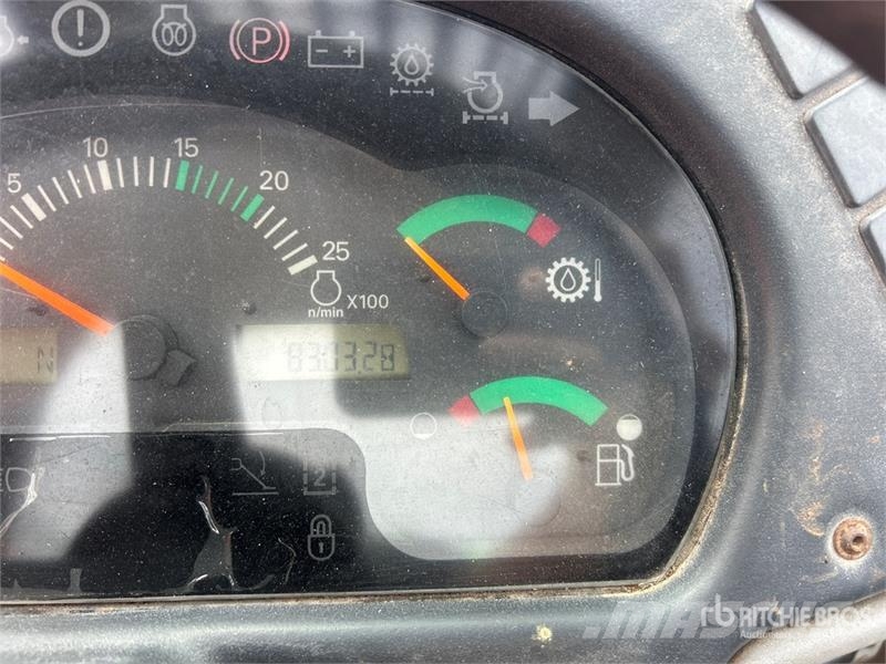 CAT TH220B 텔러 핸들러