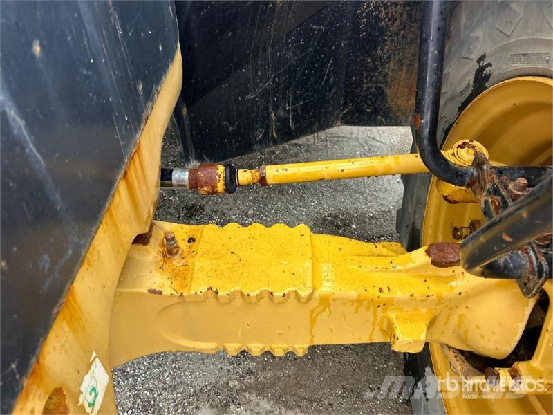 CAT TH220B 텔러 핸들러