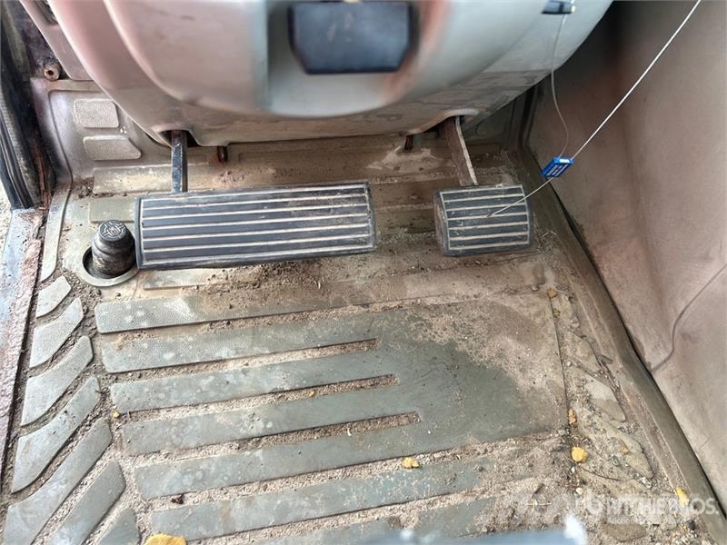 CAT TH220B 텔러 핸들러