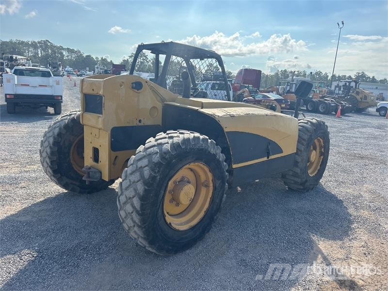 CAT TH220B Teleskopiskie manipulatori