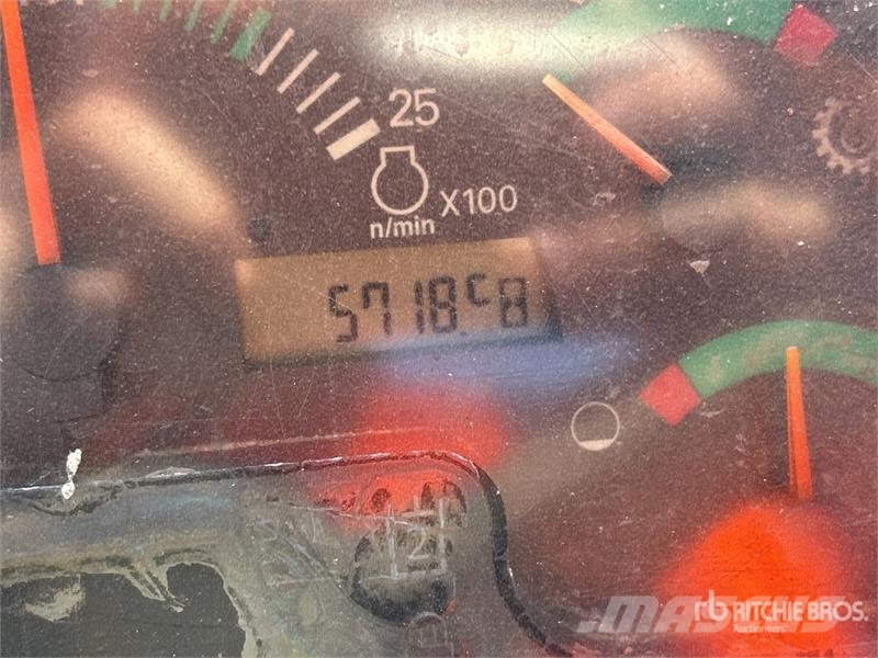 CAT TH220B Teleskopiskie manipulatori
