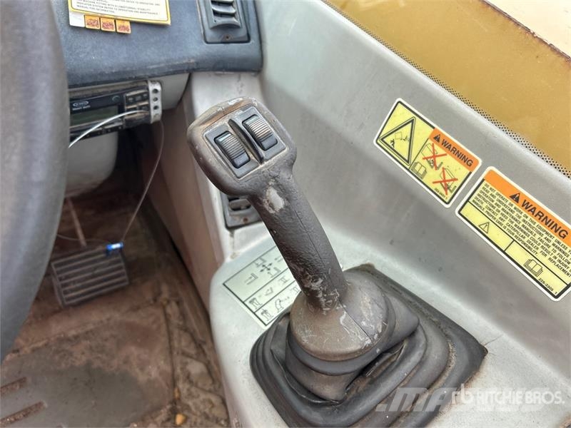 CAT TH220B 텔러 핸들러