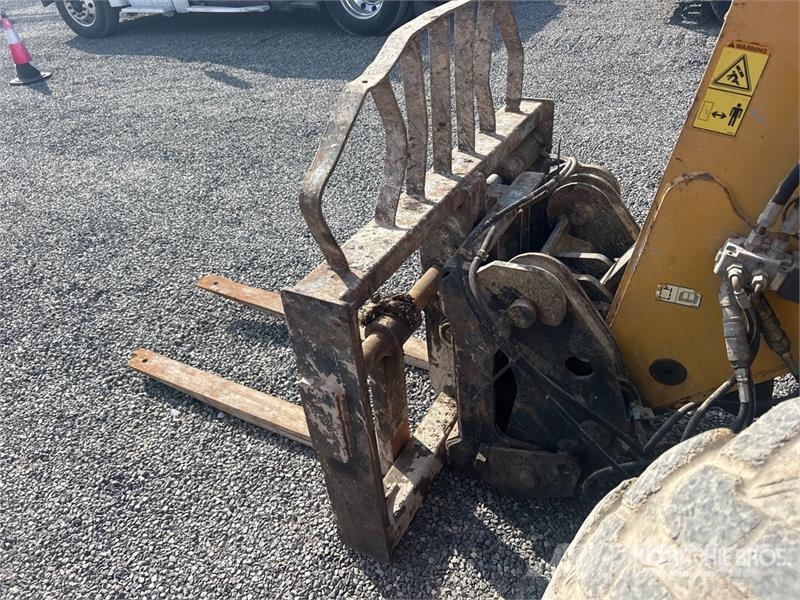 CAT TH220B Teleskopiskie manipulatori