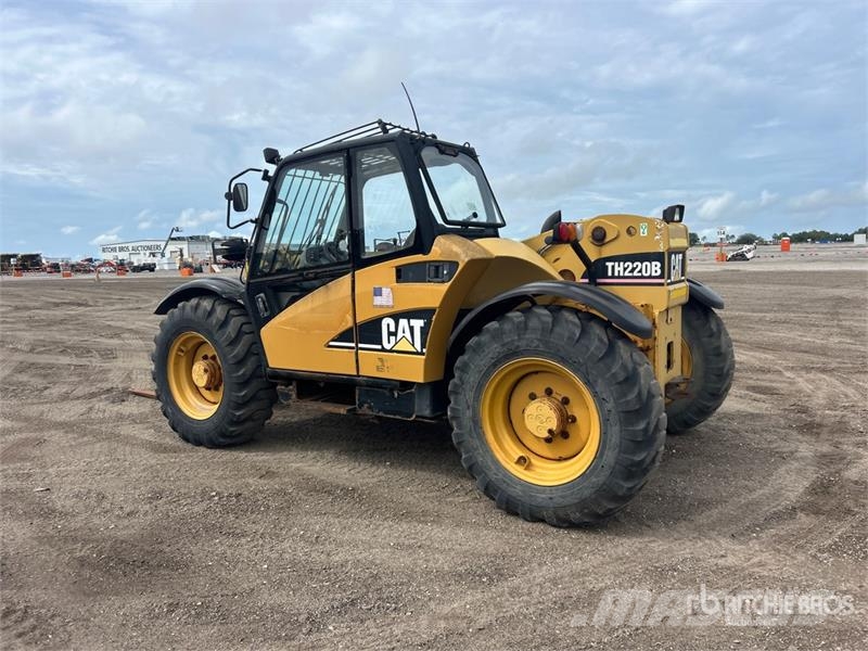 CAT TH220B 텔러 핸들러