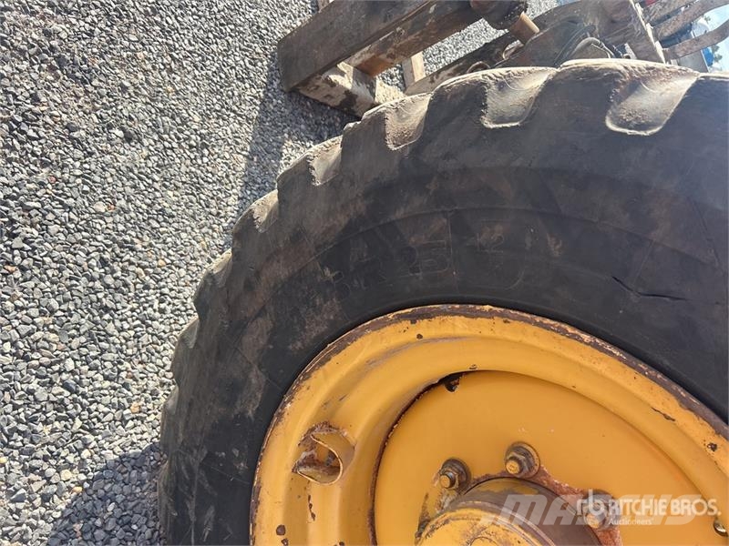 CAT TH220B Teleskopiskie manipulatori