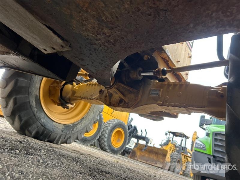 CAT TH220B 텔러 핸들러
