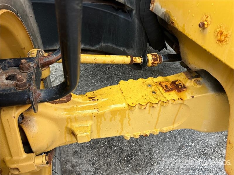 CAT TH220B 텔러 핸들러