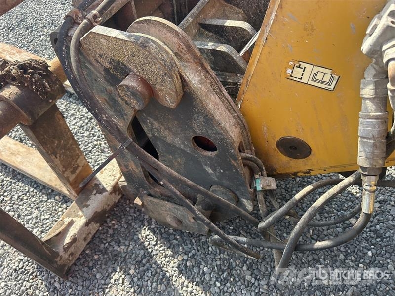 CAT TH220B Teleskopiskie manipulatori