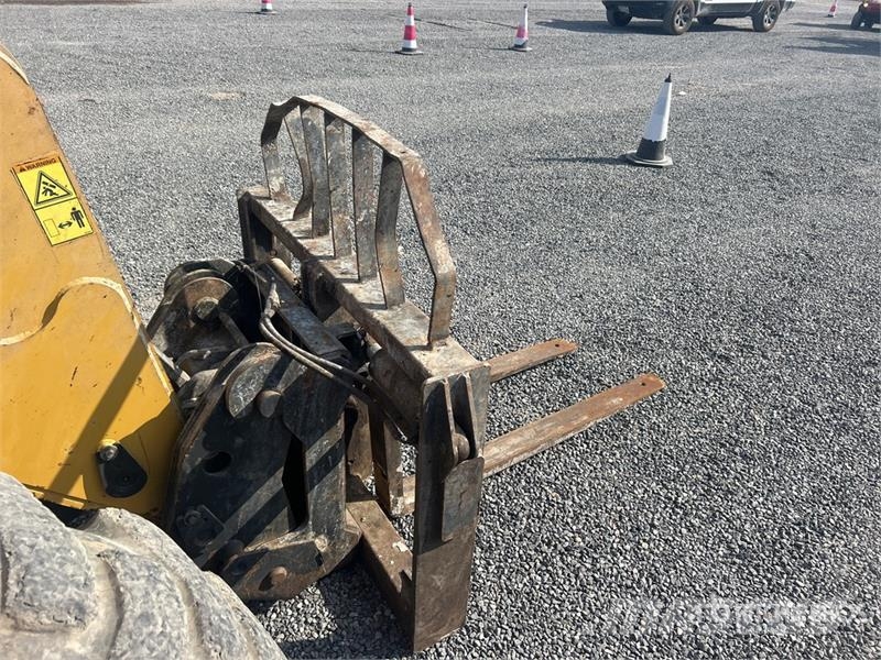CAT TH220B Teleskopiskie manipulatori