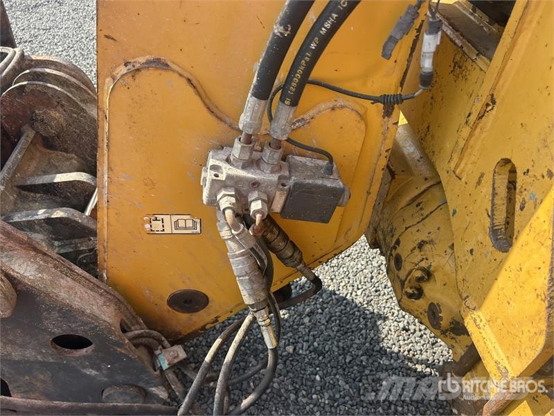 CAT TH220B Teleskopiskie manipulatori