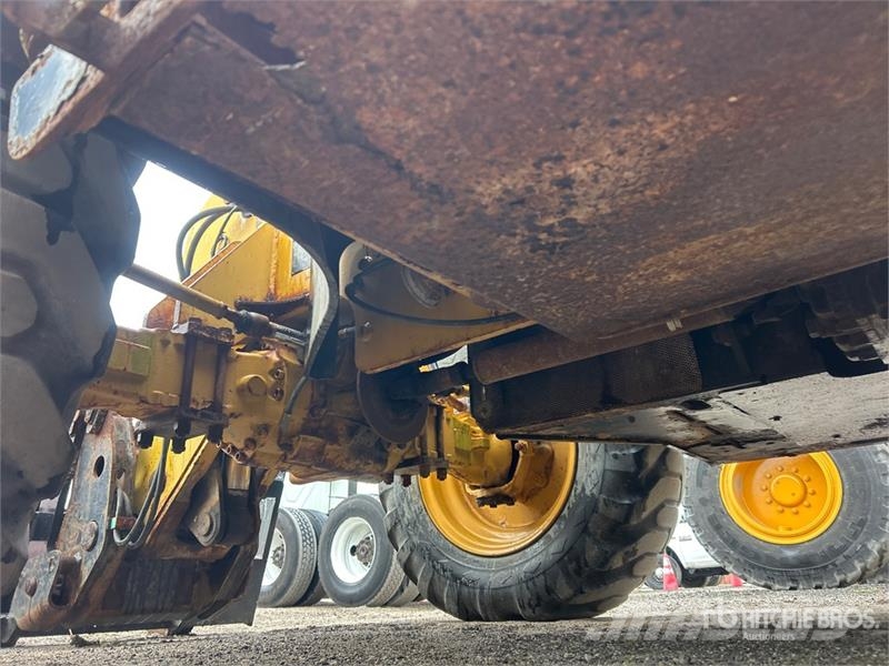 CAT TH220B 텔러 핸들러