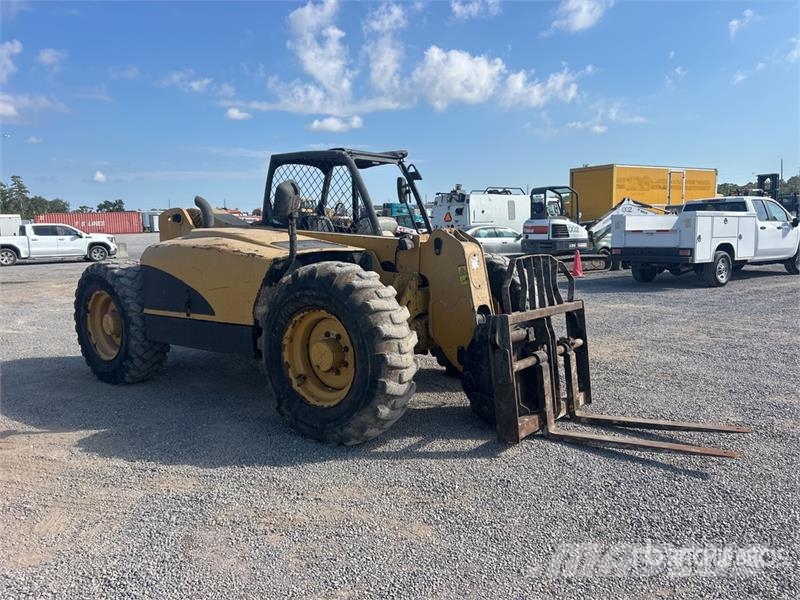 CAT TH220B Teleskopiskie manipulatori