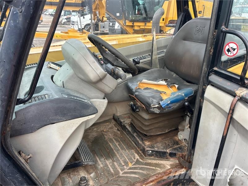 CAT TH220B 텔러 핸들러