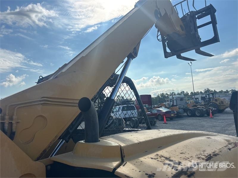 CAT TH220B Teleskopiskie manipulatori