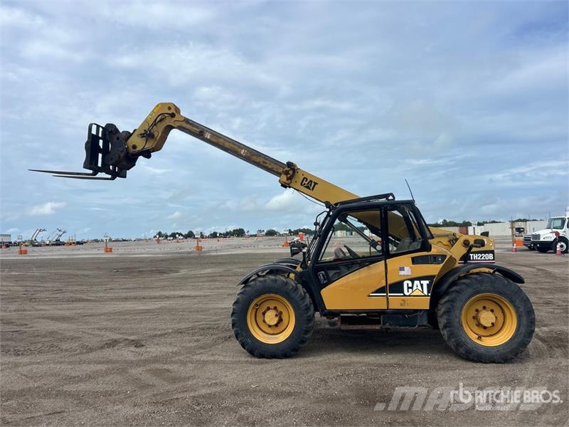 CAT TH220B 텔러 핸들러
