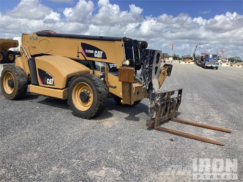 CAT TL1255D Telehandler テレスコーピックハンドラー