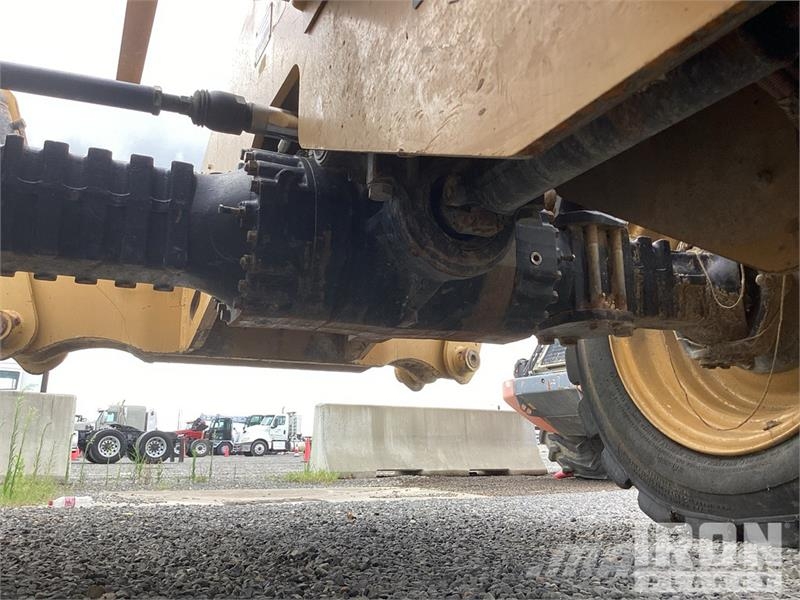 CAT TL1255D Telehandler テレスコーピックハンドラー