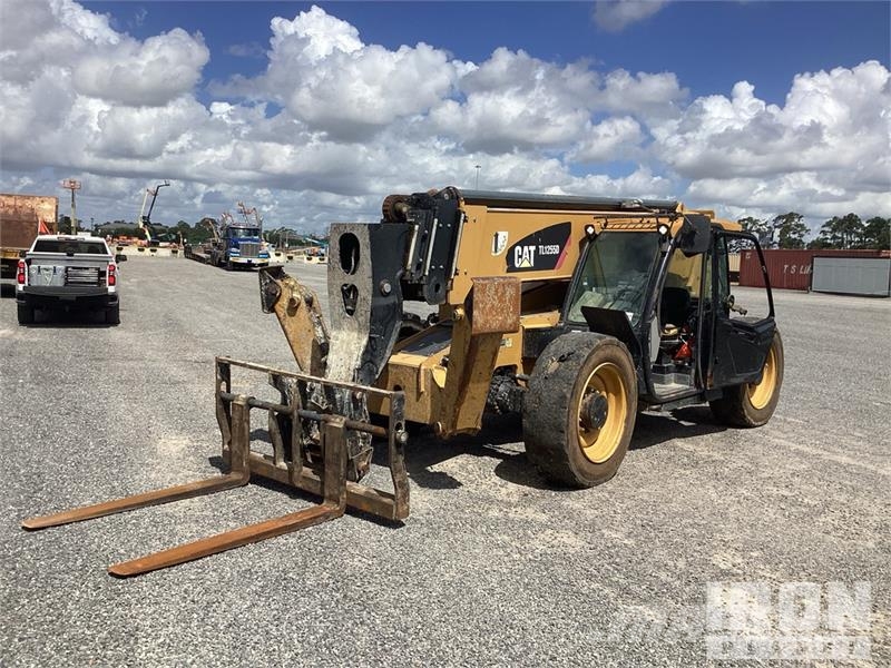 CAT TL1255D Telehandler テレスコーピックハンドラー