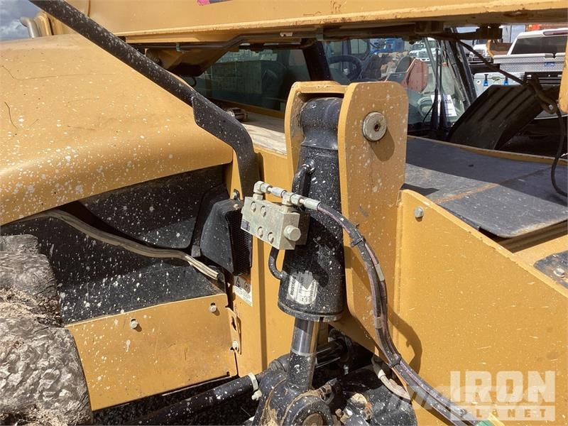CAT TL1255D Telehandler テレスコーピックハンドラー