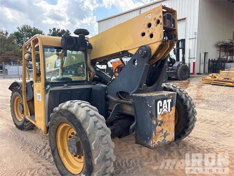 CAT TL642 テレスコーピックハンドラー