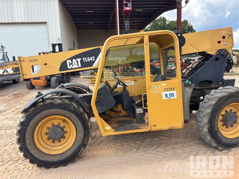 CAT TL642 テレスコーピックハンドラー