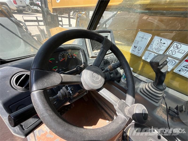 CAT TL642 Telescopic handlers