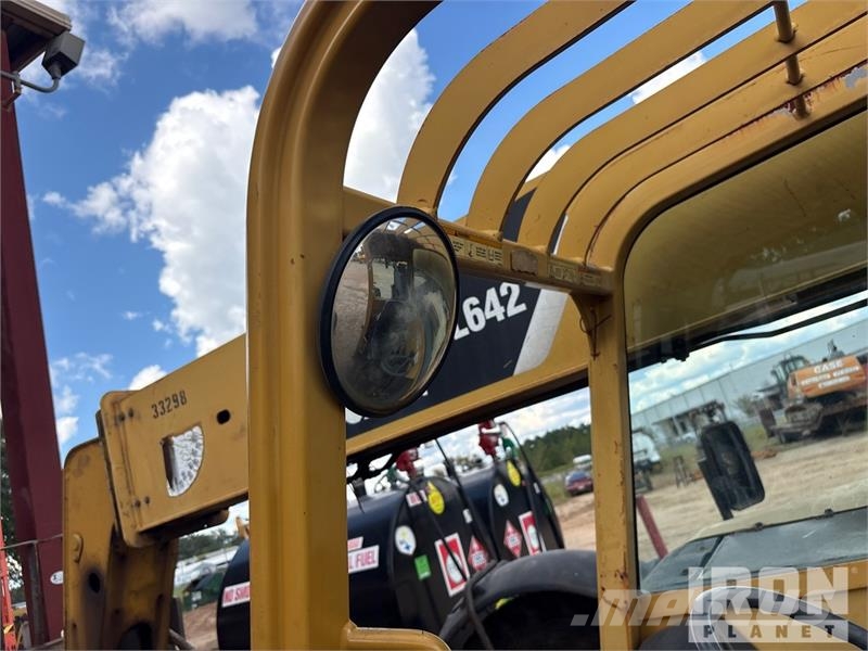 CAT TL642 テレスコーピックハンドラー