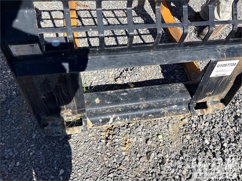 CAT V25ACC20135 48 in Skid Steer Forks Vilice