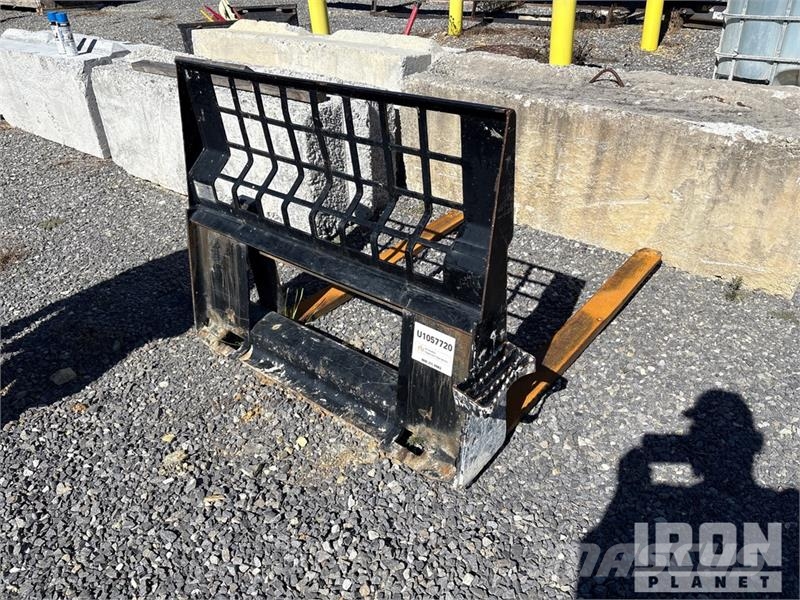 CAT V25ACC20135 48 in Skid Steer Forks Vilice