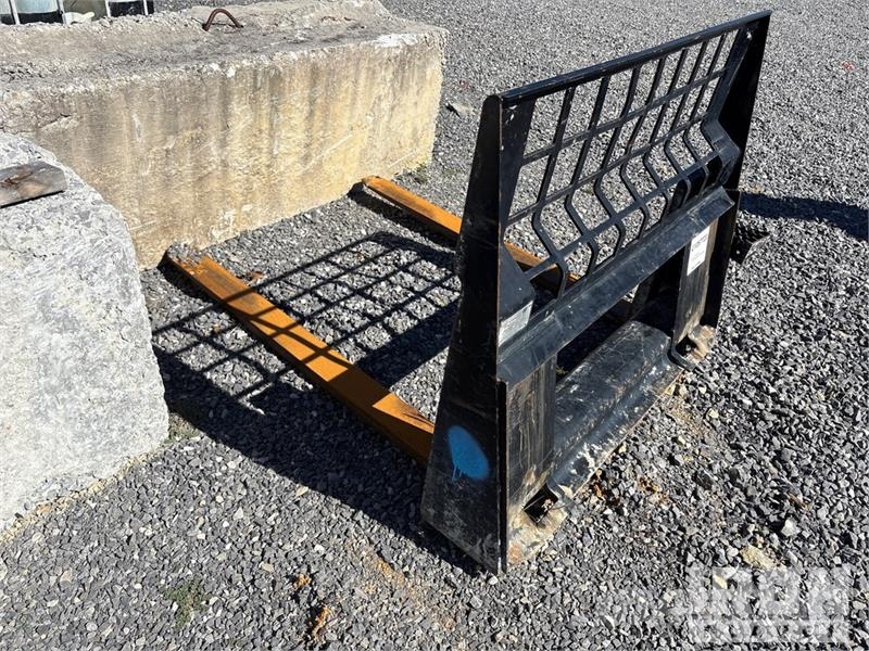 CAT V25ACC20135 48 in Skid Steer Forks Vilice