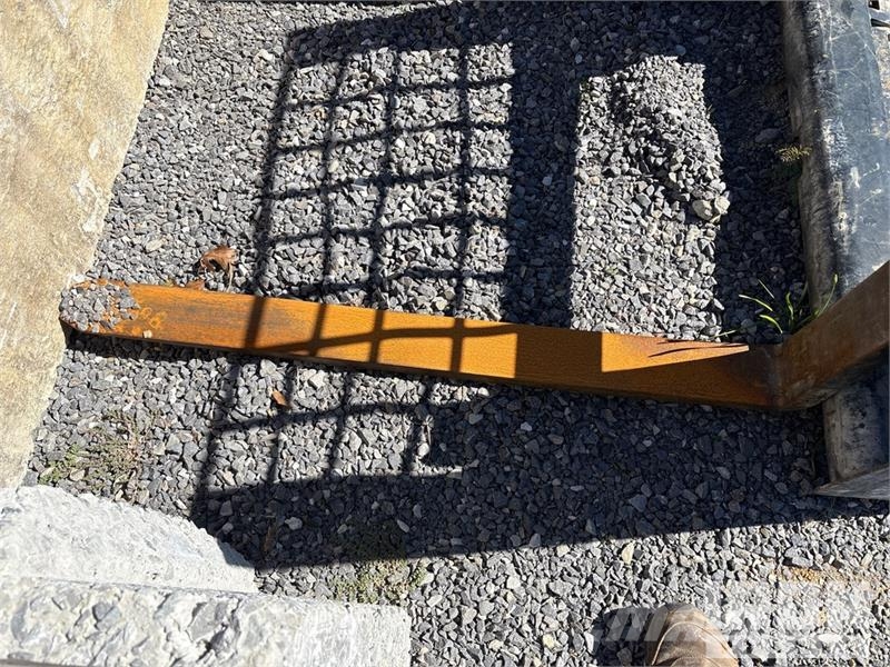 CAT V25ACC20135 48 in Skid Steer Forks Vilice