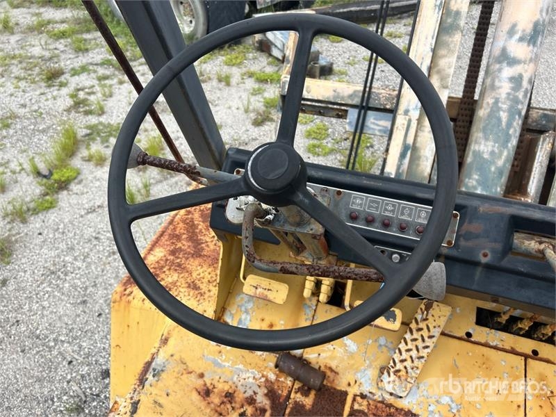 CAT V330B 33000 lb Forklift (Inoperable) Andere Gabelstapler