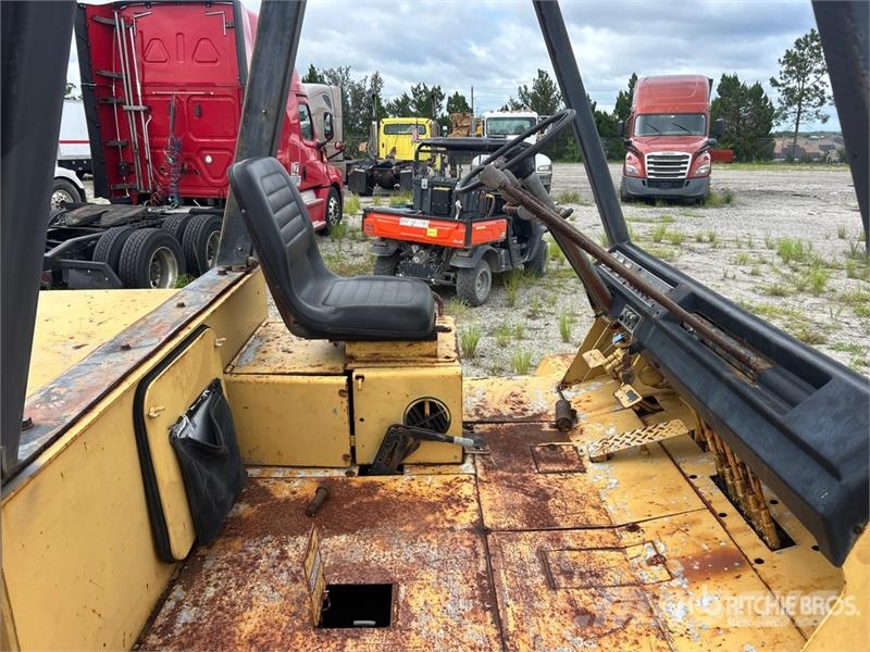 CAT V330B 33000 lb Forklift (Inoperable) Andere Gabelstapler