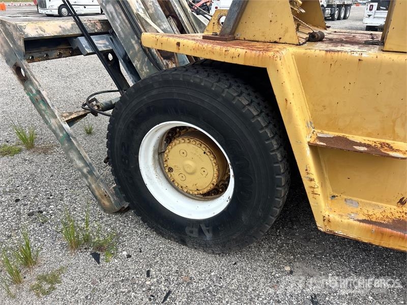 CAT V330B 33000 lb Forklift (Inoperable) Andere Gabelstapler