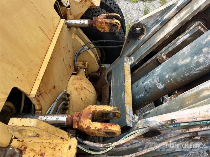 CAT V330B 33000 lb Forklift (Inoperable) Andere Gabelstapler