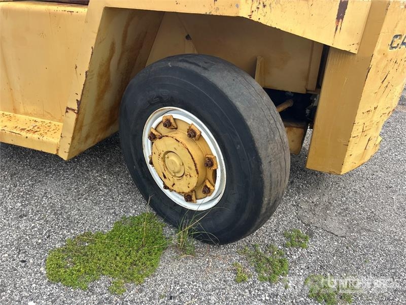 CAT V330B 33000 lb Forklift (Inoperable) Andere Gabelstapler