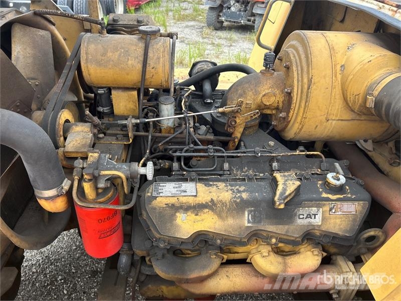CAT V330B 33000 lb Pneumatic Tire Forklift (Inoperable شاحنات ذات رافعات شوكية - أخرى