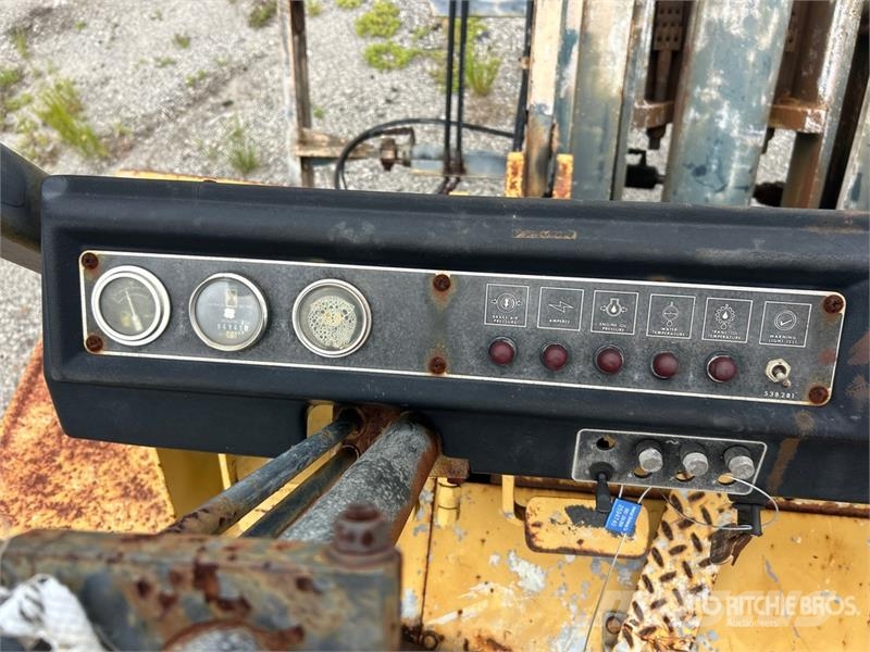 CAT V330B 33000 lb Pneumatic Tire Forklift (Inoperable شاحنات ذات رافعات شوكية - أخرى