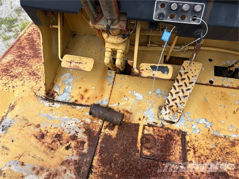 CAT V330B 33000 lb Pneumatic Tire Forklift (Inoperable شاحنات ذات رافعات شوكية - أخرى