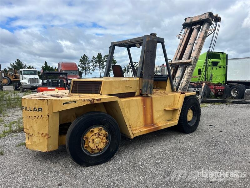 CAT V330B 33000 lb Pneumatic Tire Forklift (Inoperable شاحنات ذات رافعات شوكية - أخرى