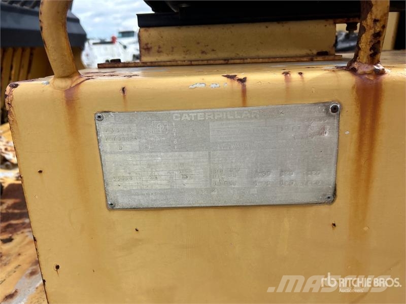 CAT V330B 33000 lb Pneumatic Tire Forklift (Inoperable شاحنات ذات رافعات شوكية - أخرى