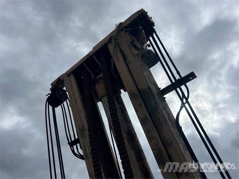 CAT V330B 33000 lb Pneumatic Tire Forklift (Inoperable شاحنات ذات رافعات شوكية - أخرى