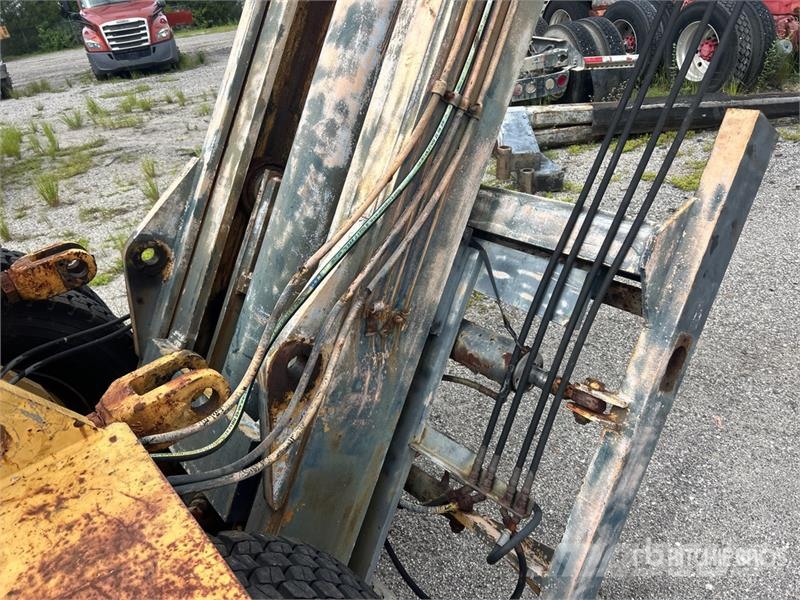 CAT V330B 33000 lb Pneumatic Tire Forklift (Inoperable شاحنات ذات رافعات شوكية - أخرى