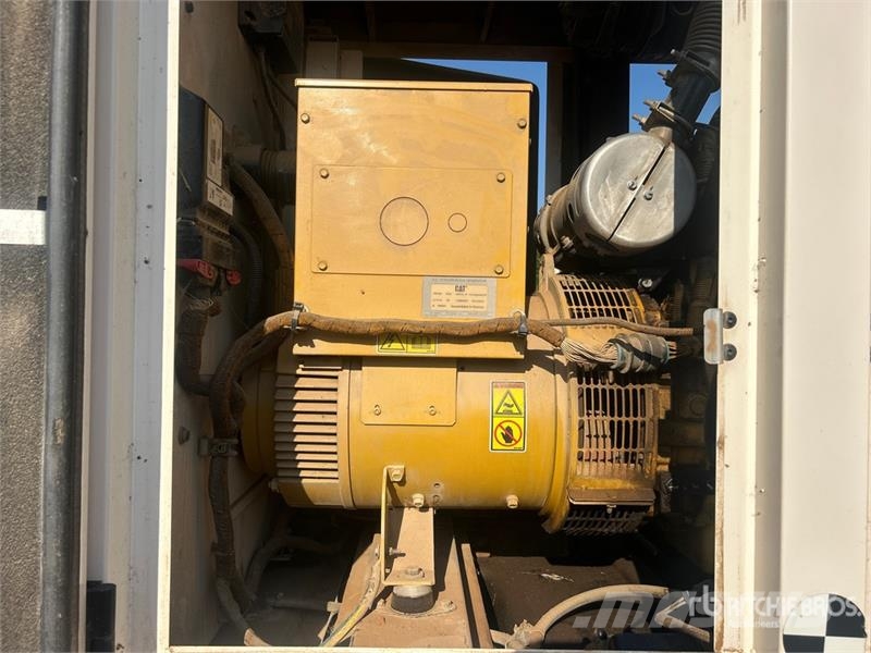 CAT XQ35 35 kVA Mobile Generator Set مولدات ديزل