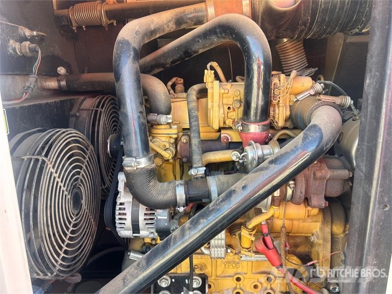 CAT XQ35 35 kVA Mobile Generator Set مولدات ديزل