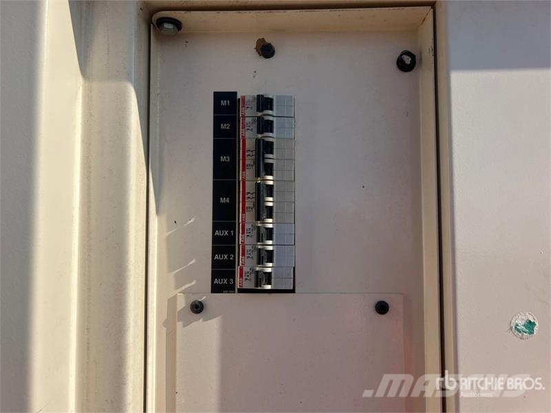 CAT XQ35 35 kVA Mobile Generator Set مولدات ديزل