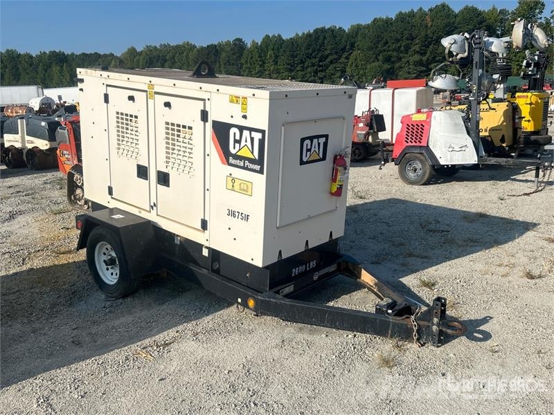 CAT XQ35 35 kVA Mobile Generator Set مولدات ديزل
