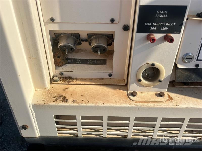 CAT XQ35 35 kVA Mobile Generator Set مولدات ديزل