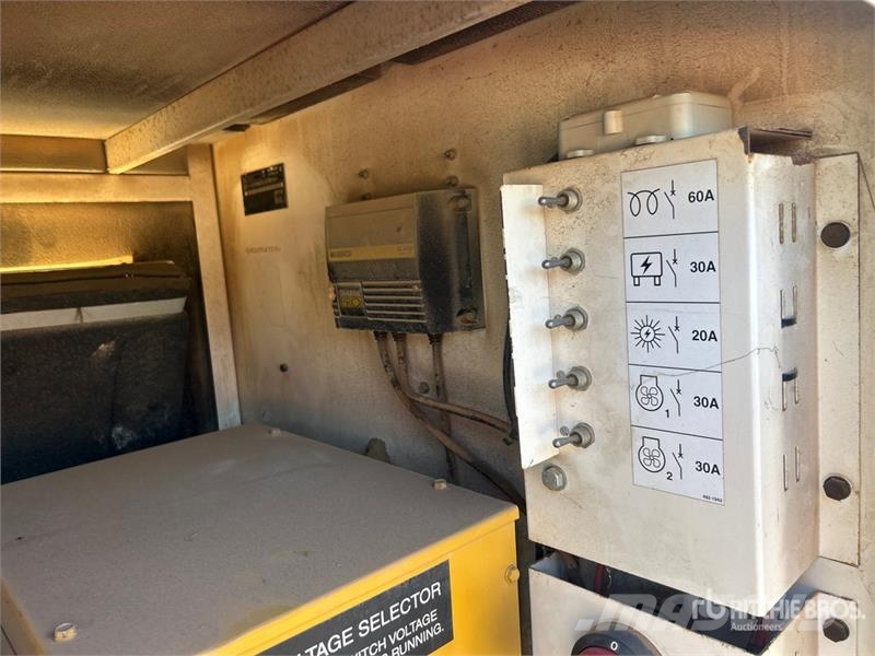 CAT XQ35 35 kVA Mobile Generator Set مولدات ديزل