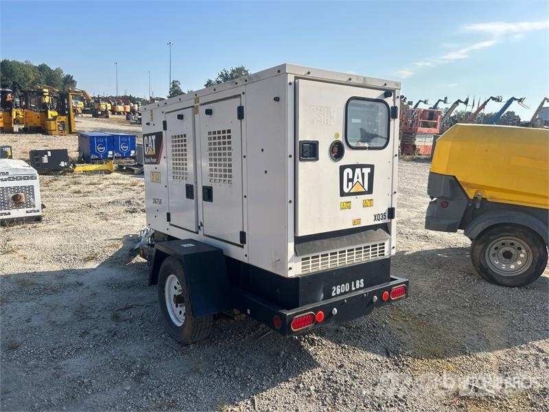 CAT XQ35 35 kVA Mobile Generator Set مولدات ديزل